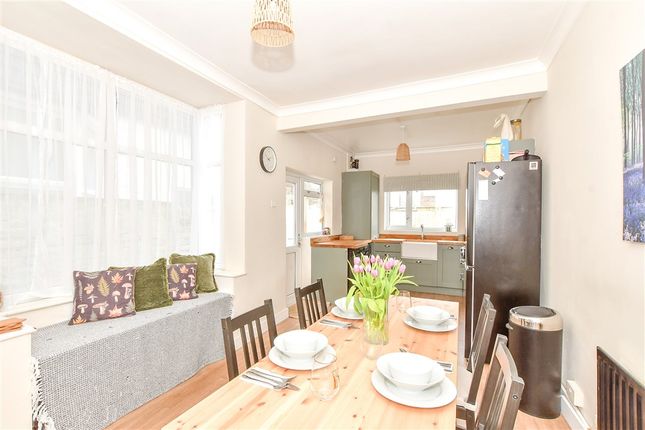 3 bed property, in Jubilee Road, £260,000