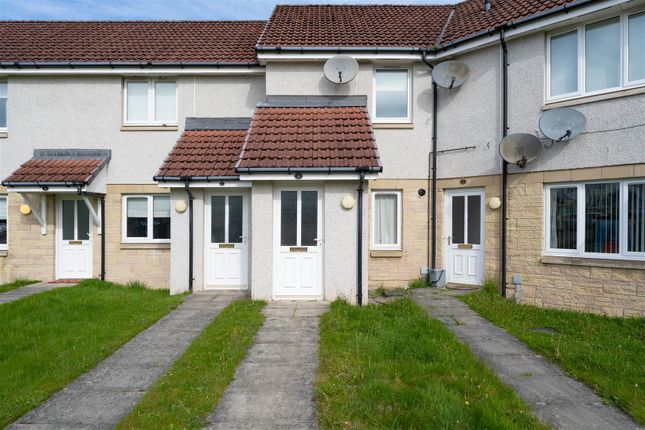 2 bed property, in Pinewood Court, £155,000