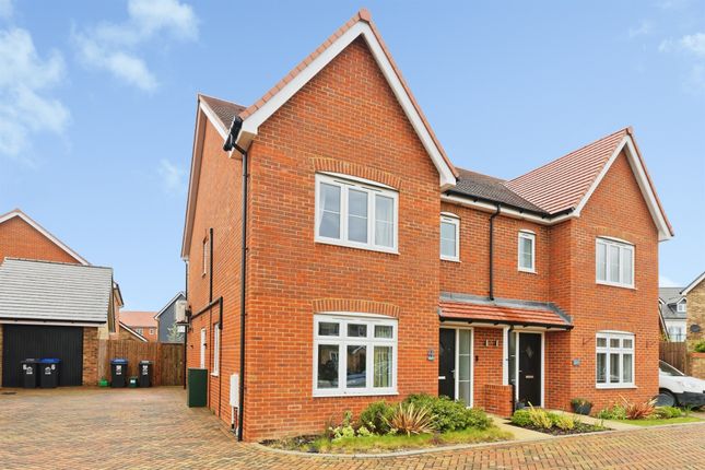 3 bed property, in Butterfield Way, £350,000