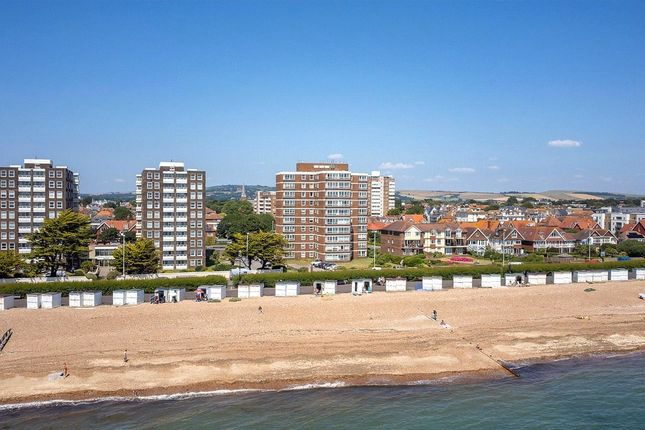2 bed property, in West Parade, £200,000