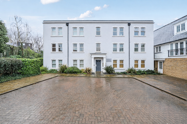 2 bed property, in Millpond Place, £350,000
