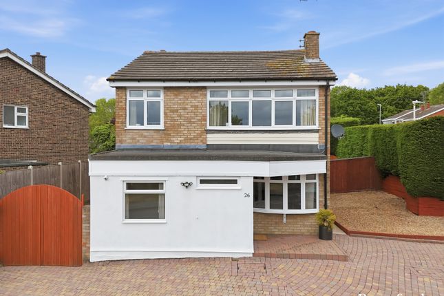 3 bed property, in Hillway, £610,000