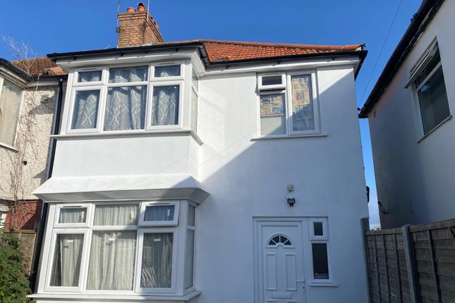 5 bed property, in Beavers Lane, £500,000
