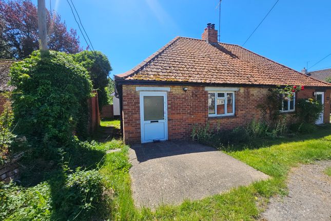 1 bed property, in High Street, £160,000