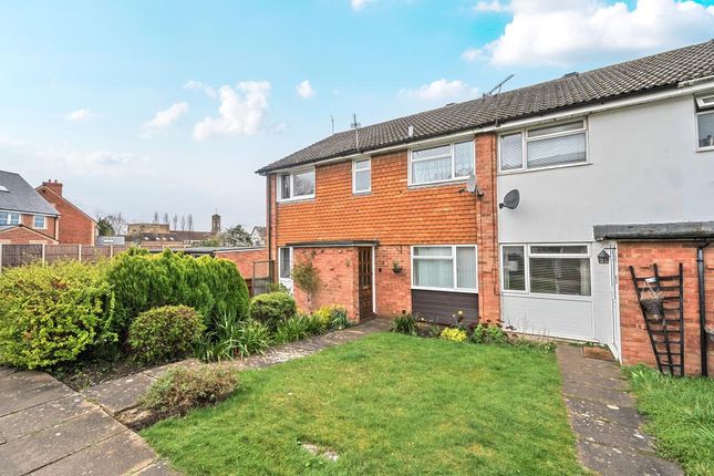 2 bed property, in Lynn Close, £350,000
