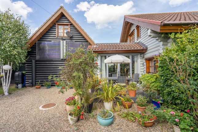 4 bed property, in Hill Road, £725,000