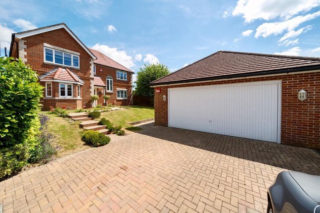 4 bed property, in Durlands Court, £650,000