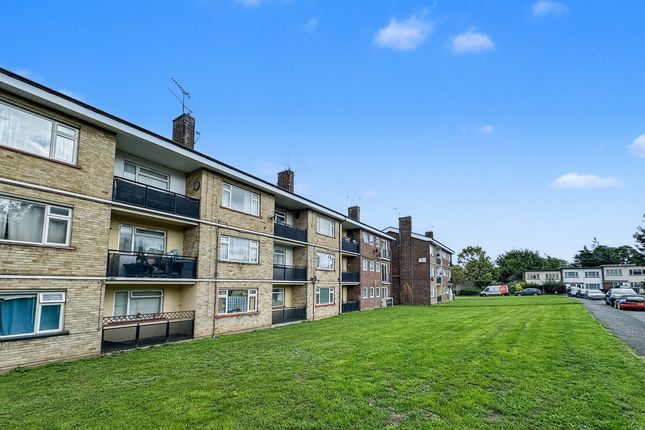 2 bed property, in Wordsworth Way, £185,000