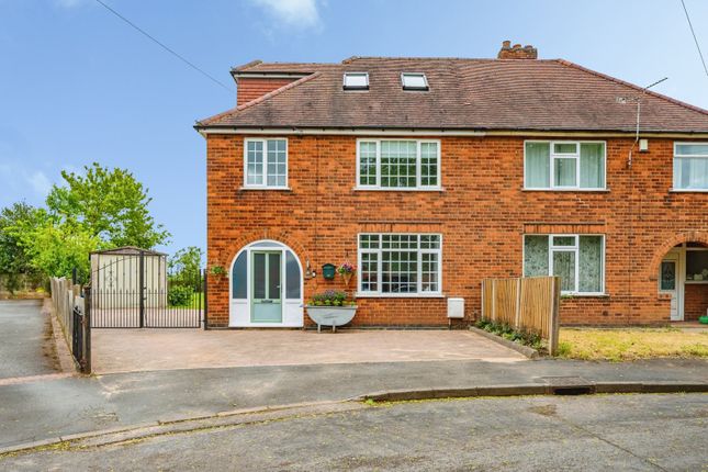 4 bed property, in Townsend Close, £375,000