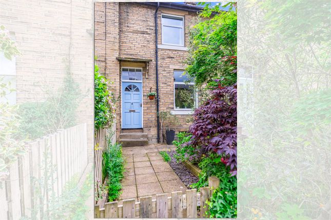 2 bed property, in Ash Grove, £362,500