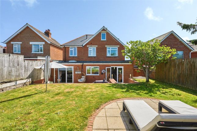 4 bed property, in Horsebridge Hill, £475,000