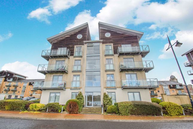 2 bed property, in Cei Dafydd, £180,000