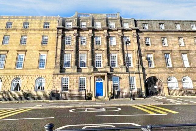 2 bed property, in Collingwood Mansions, £220,000