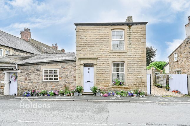 2 bed property, in Blackburn Road, £295,000