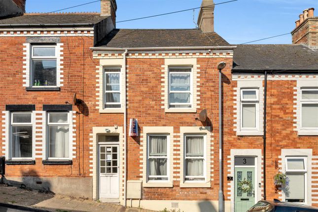 2 bed property, in St. Pauls Road, £195,000