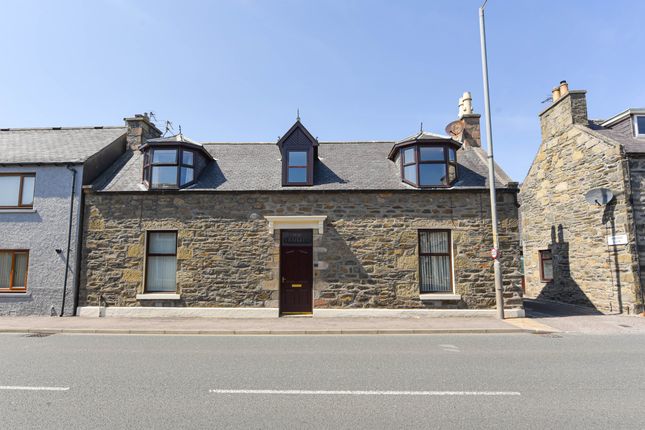 3 bed property, in Moss Street, £200,000