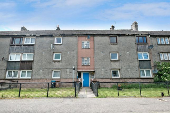 2 bed property, in 10 Caiesdykes Drive, £75,000