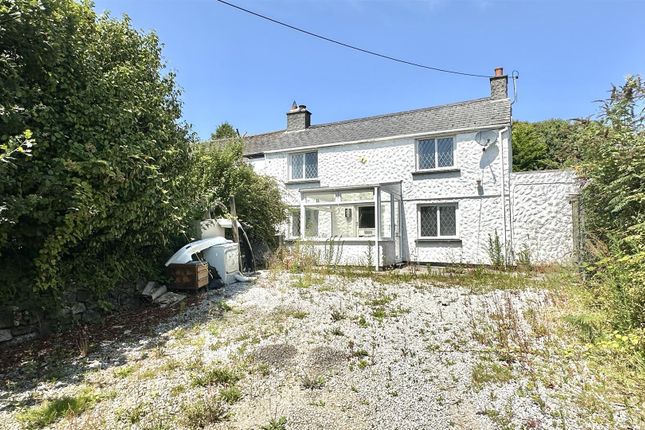2 bed property, in Trenowah Road, £160,000