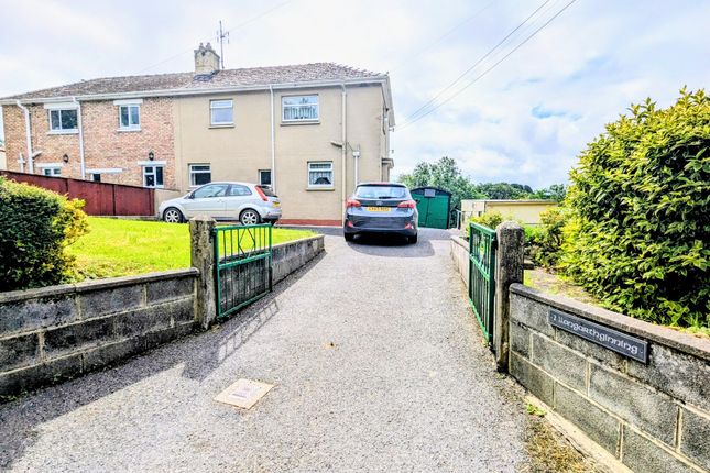 2 bed property, in Llanboidy Road, £182,500