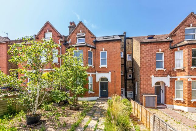 2 bed property, in Knight's Hill, £550,000