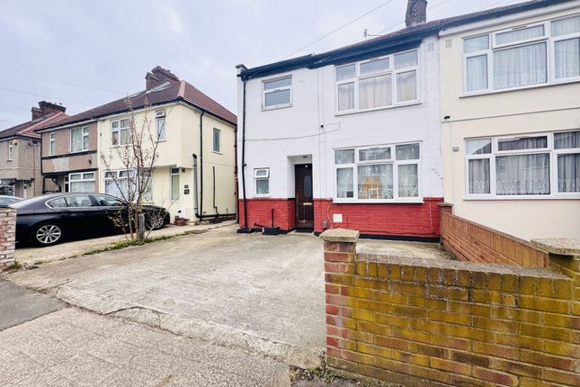5 bed property, in Hyde Way, £675,000