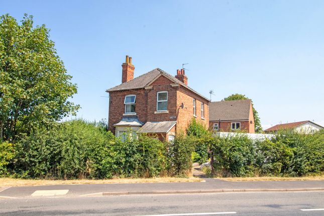 3 bed property, in Heapham Road, £99,000