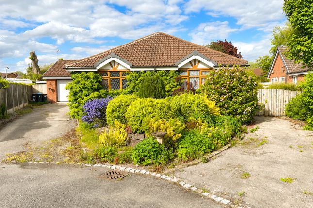 3 bed property, in Peregrine Close, £400,000