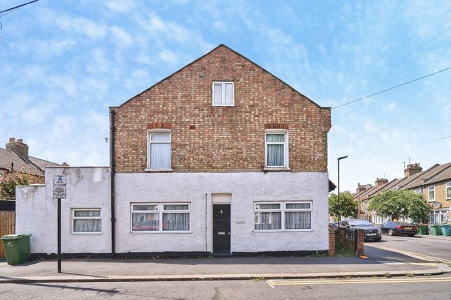 2 bed property, in Selby Road, £475,000