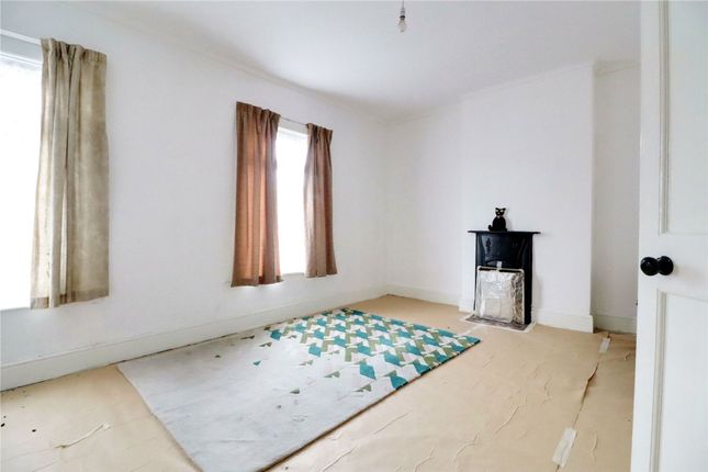 3 bed property, in Cemetery Road, £115,000