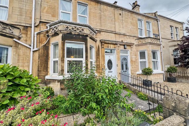 3 bed property, in Lyndhurst Road, £415,000