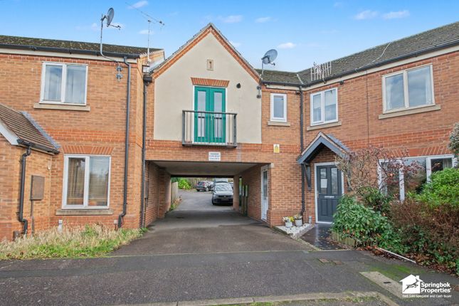 2 bed property, in Oakwood Way, £95,000