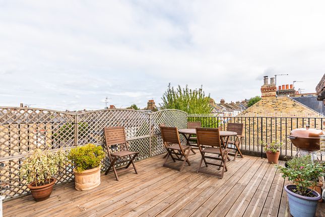 2 bed property, in Northcote Road, £695,000