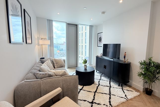 1 bed property, in One Port Street, £305,000