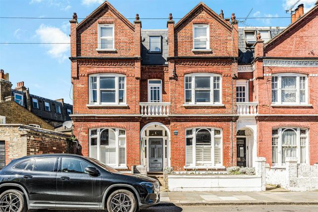 2 bed property, in Bovingdon Road, £725,000