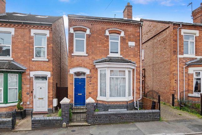 2 bed property, in 47 St. Dunstan's Crescent, £350,000