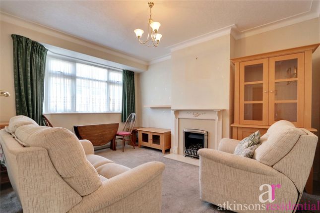 2 bed property, in Canonbury Road, £320,000