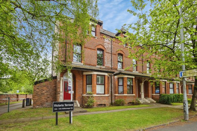 1 bed property, in Hathersage Road, £130,000