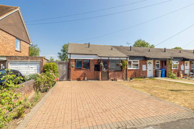 1 bed property, in Keepers Farm Close, £375,000