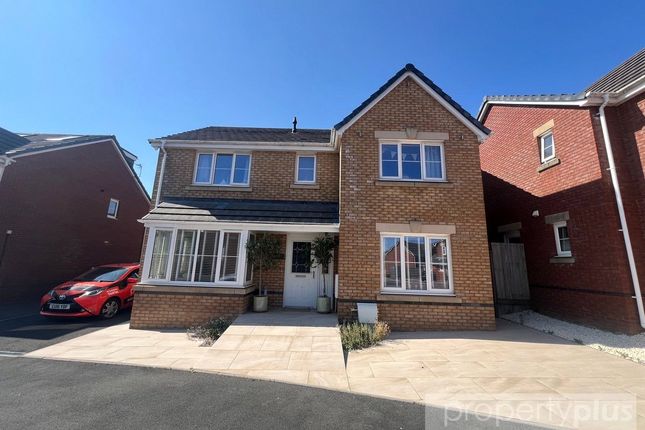 4 bed property, in Worcester Court, £375,000