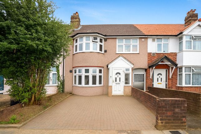 3 bed property, in Ash Grove, £575,000