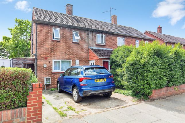 2 bed property, in Eastern Avenue, £230,000