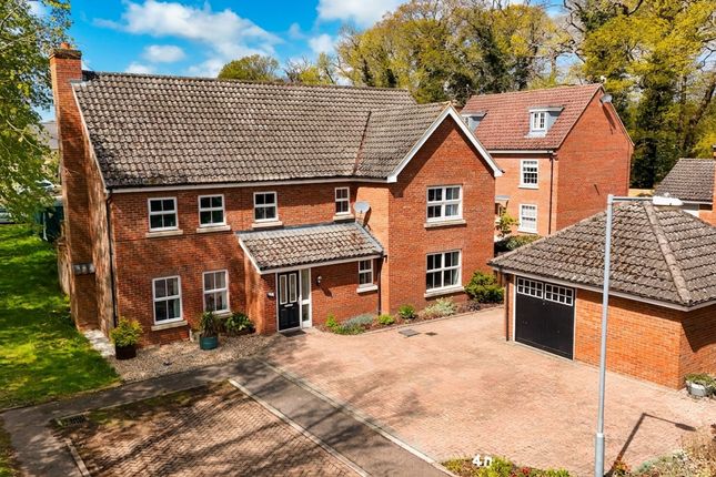 5 bed property, in Nelson Drive, £525,000
