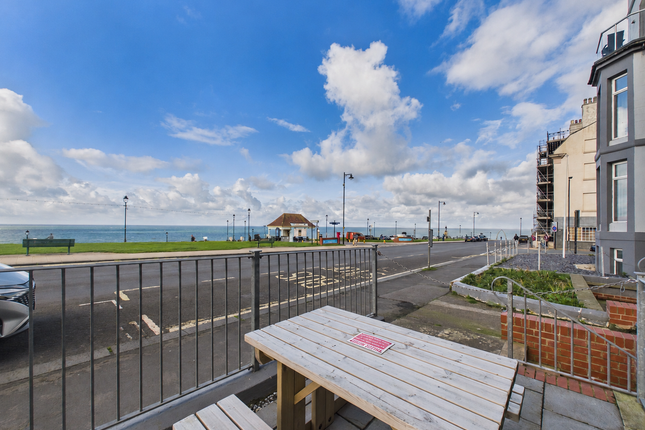 1 bed property, in Crescent Terrace, £275,000