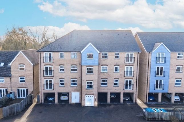 2 bed property, in 160 Dobede Way, £125,000