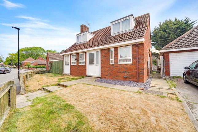 4 bed property, in Oliver Gardens, £600,000