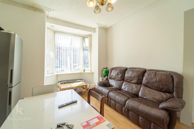6 bed property, in Manchester Road, £350,000