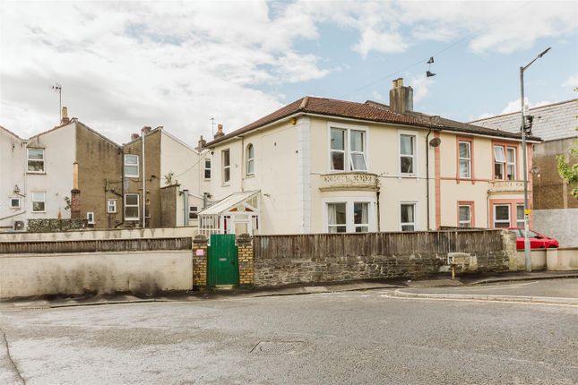 5 bed property, in North Road, £650,000