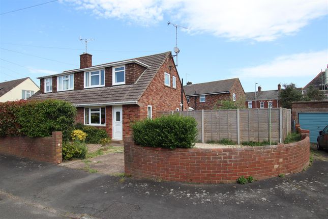 2 bed property, in Mandrake Close, £315,000
