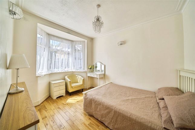 2 bed property, in Vernon Road, £450,000