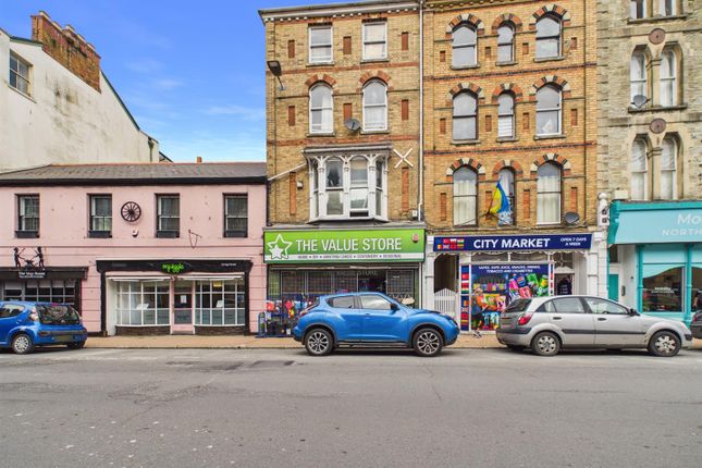 6 bed property, in High Street, £400,000